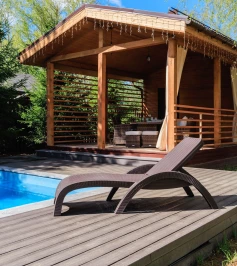 Пластиковый шезлонг MARK коричневый