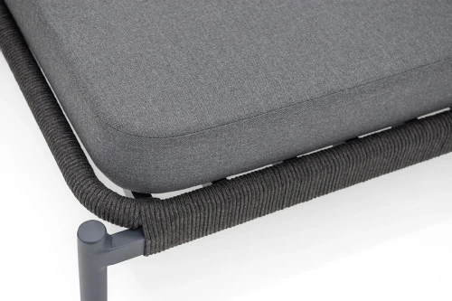 "Позитано" лежак плетеный из роупа, каркас алюминий темно-серый (RAL7024) муар, роуп темно-серый круглый, ткань темно-серая 027