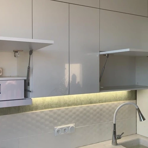 Трехъярусная кухня Фьюжн на заказ 3.0 м от фабрики Виват-мебель