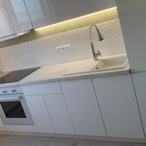 Трехъярусная кухня Фьюжн на заказ 3.0 м от фабрики Виват-мебель