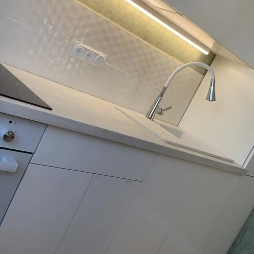 Трехъярусная кухня Фьюжн на заказ 3.0 м от фабрики Виват-мебель