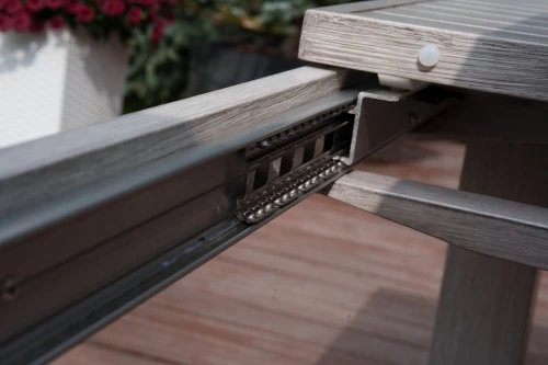 Обеденный стол Гарда из алюминия