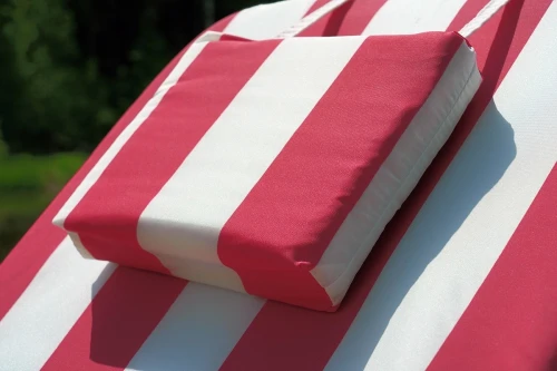 Матрац 710*570/1130*570мм с вертикальной подушкой (бело-красный) Premium