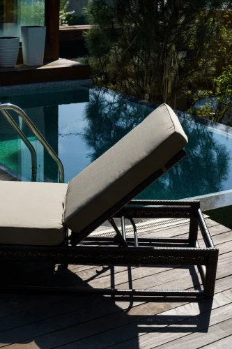 Шезлонг лежак из искусственного ротанга Киото