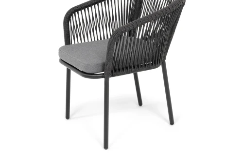 "Марсель" стул плетеный из роупа, каркас алюминий черный муар, роуп темно-серый круглый, ткань темно-серая 027