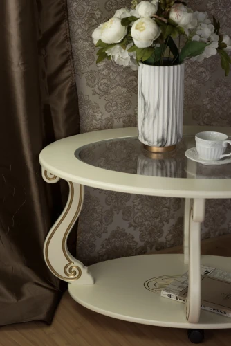 Стол журнальный Овация (С) на колесах слоновая кость/золото