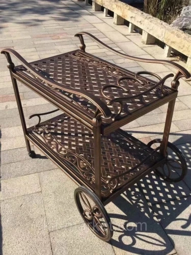 Сервировочный столик Latin из литого алюминия