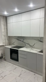 Трехъярусная кухня Фьюжн 2,5 Silky white/Silky Light grey на заказ по размерам заказчика Трехъярусная кухня Фьюжн 2,5 Silky white/Silky Light grey на заказ по размерам заказчика