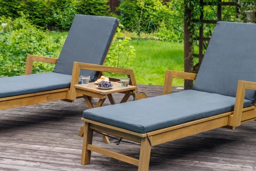 Комплект из 2-х шезлонгов PAOLO из акации и столика LUCIO