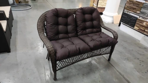 Двухместный диван из искусственного ротанга МЭДИСОН НЬЮ  с подушками на сидение и на спинку