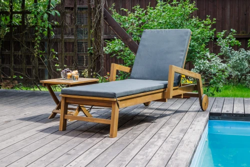 Комплект из шезлонга PAOLO и столика RAMON  из акации(teaklook)