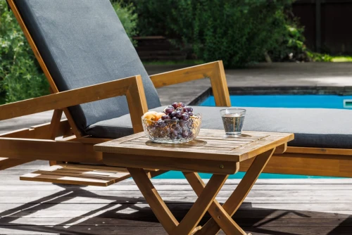 Комплект из шезлонга PAOLO и столика RAMON  из акации(teaklook)