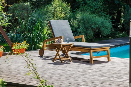 Комплект из шезлонга PAOLO и столика LUCIO из акации(teaklook)