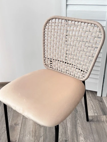 Стул JUNO G062-03 светлый беж, велюр / черный каркас М-City