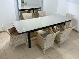 LUDWIG + AMELIA обеденный комплект бежевого цвета искусственный ротанг