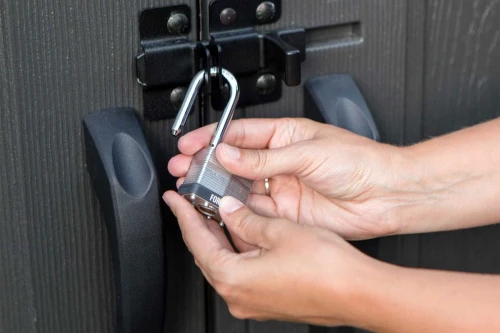 Сарай пластиковый WoodLook 8*7.5