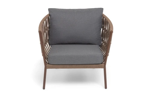 "Диего" кресло плетеное из роупа, каркас алюминий коричневый (RAL8016) муар, роуп коричневый круглый, ткань темно-серая 027