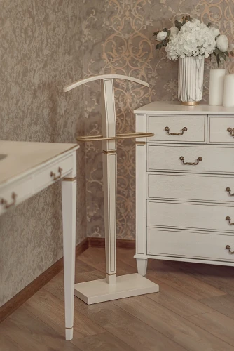 Вешалка костюмная Васко В 70 белый ясень/золото