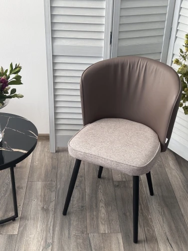 Стул МОНЕ ROVENA BISCUT ткань / ORAKUL 290 экокожа / Черный каркас M-City