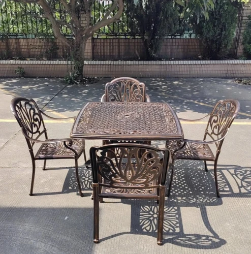 Обеденная группа Rosolini из литого алюминия