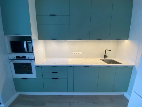 Трехъярусная кухня Фьюжн Silky mint на заказ 2.6 м от Виват-мебель