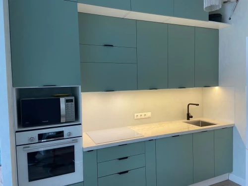 Трехъярусная кухня Фьюжн Silky mint на заказ 2.6 м от Виват-мебель