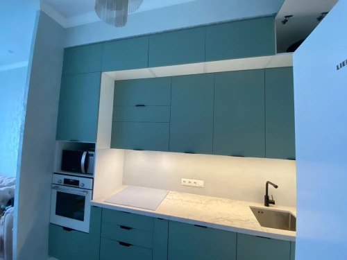 Трехъярусная кухня Фьюжн Silky mint на заказ 2.6 м от Виват-мебель