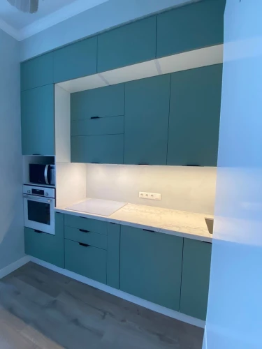 Трехъярусная кухня Фьюжн Silky mint на заказ 2.6 м от Виват-мебель