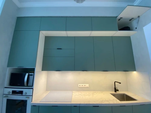 Трехъярусная кухня Фьюжн Silky mint на заказ 2.6 м от Виват-мебель