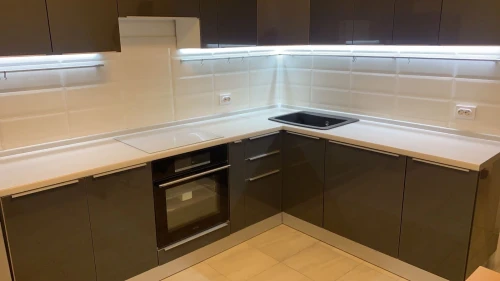 Угловая кухня на заказ по размерам заказчика Фьюжн от Vivat на заказ 2.6х2.1 м. цвет Anthracite