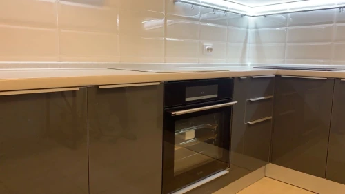 Угловая кухня на заказ по размерам заказчика Фьюжн от Vivat на заказ 2.6х2.1 м. цвет Anthracite