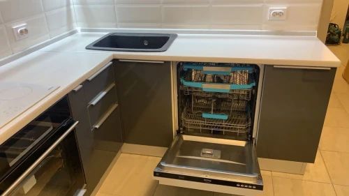 Угловая кухня на заказ по размерам заказчика Фьюжн от Vivat на заказ 2.6х2.1 м. цвет Anthracite