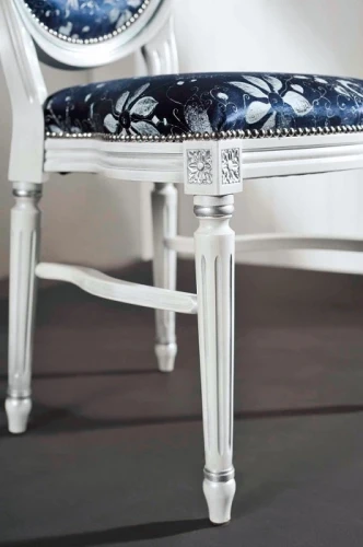 3246/SR Стул, P66 белый с патиной и серебряными деталями / ткань UPH GENE 3057 LIGHT BLUE СКИДКА 50%